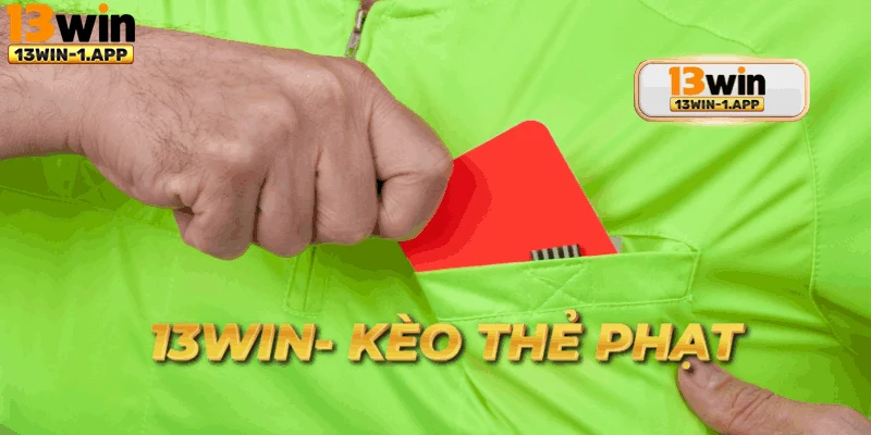 Người chơi hào hứng theo dõi kết quả trận với kèo thẻ phạt qua điện thoại.